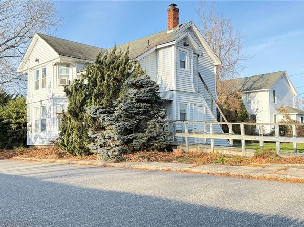 982 Roanoke Avenue, Riverhead NY 11901