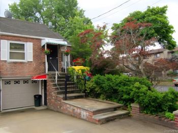 11502 Poppenhusen Avenue