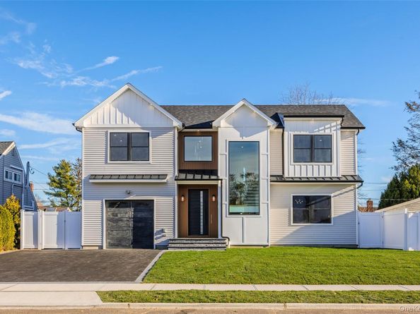 12 Friends Lane, Westbury NY 11590