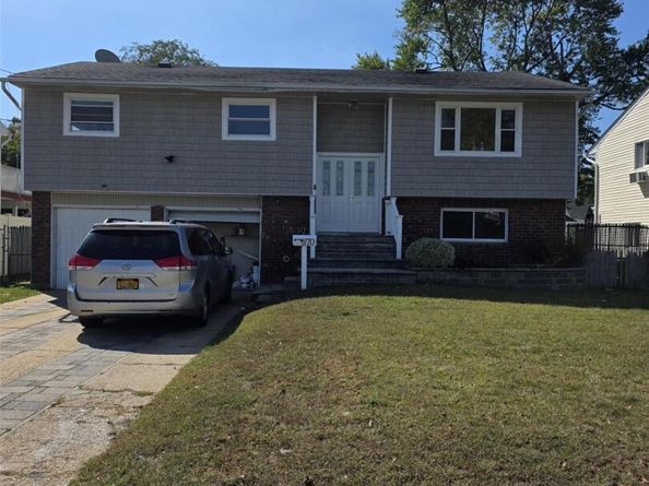870 Main Street, Farmingdale NY 11735
