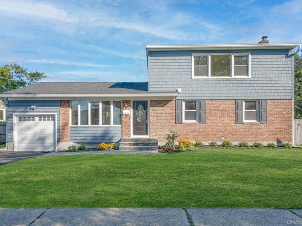 120 Cherry Drive W, Plainview NY 11803