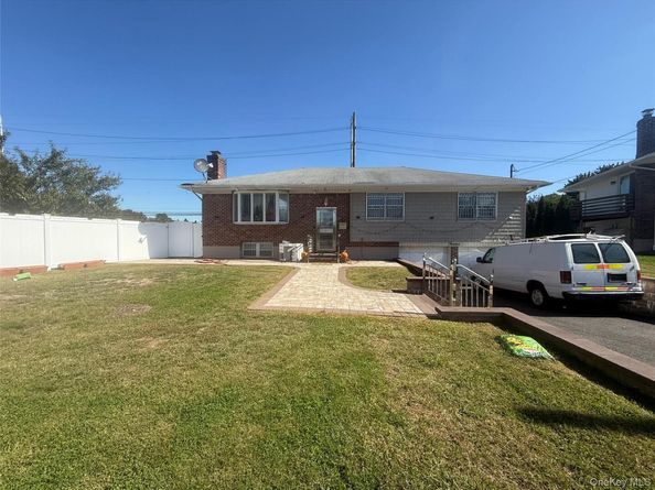 12 Hilton Court, Hicksville NY 11801