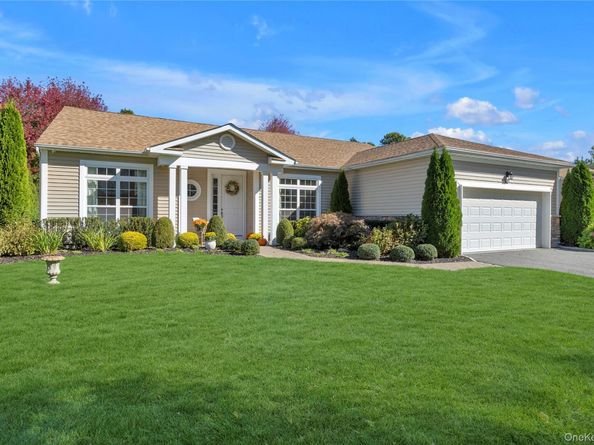 39 Hamlet Woods Drive, Saint James NY 11780