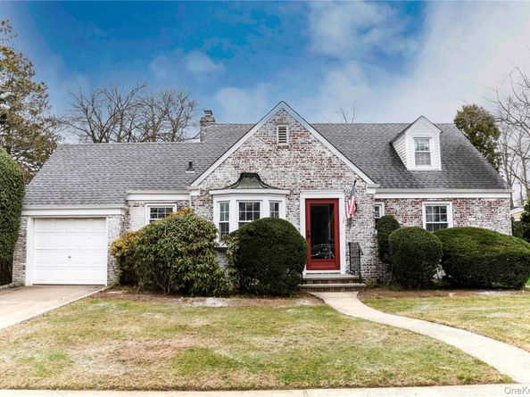 138 Chestnut Street, Lynbrook NY 11563