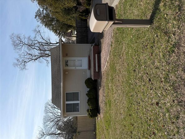 80 Earl Street, Deer Park NY 11729