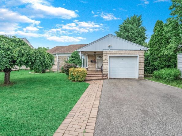 25 Lawrence Street, New Hyde Park NY 11040