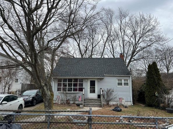 25 Gores Drive, Mastic NY 11950