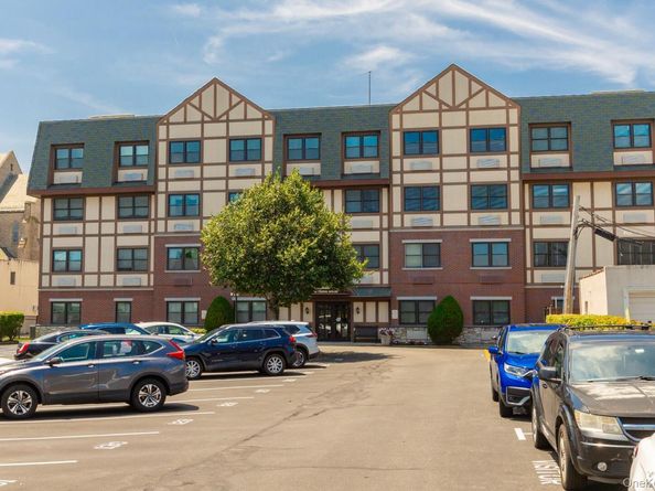 55 Clinton Avenue 403, Rockville Centre NY 11570