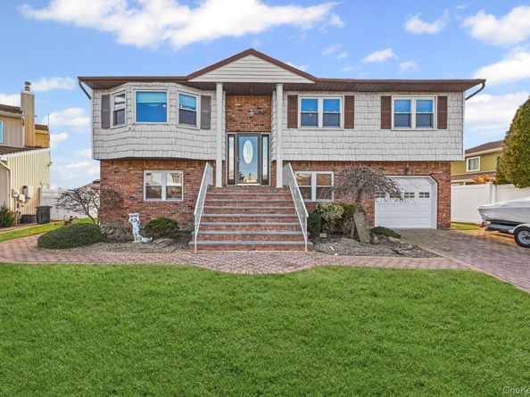 4068 Darby Lane, Seaford NY 11783