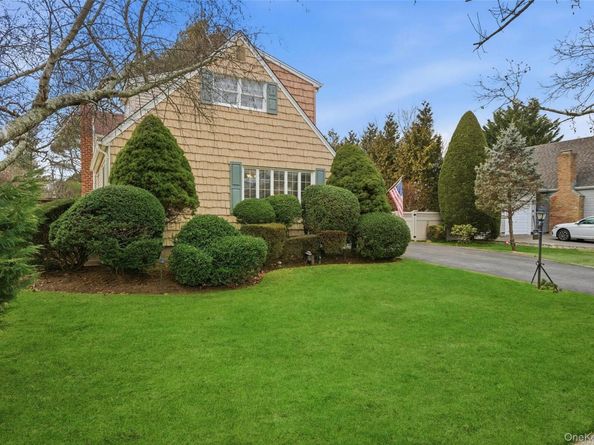 18 Gaylore Drive W, Amityville NY 11701