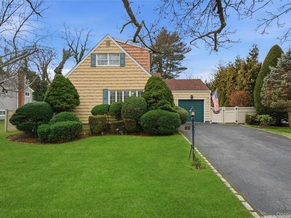 18 Gaylore Drive W, Amityville NY 11701