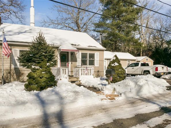 15 Private Road, Medford NY 11763