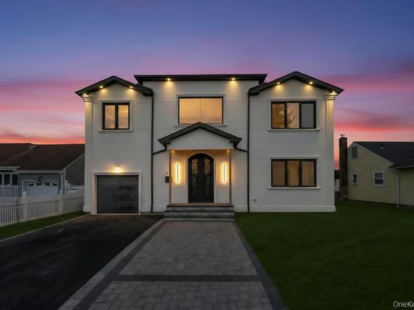 472 Farmranch Road E, Bethpage NY 11714