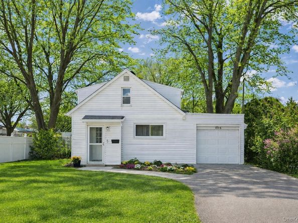 136 N Delaware Avenue, Lindenhurst NY 11757