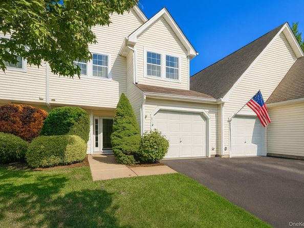 139 Erin Lane, East Setauket NY 11733