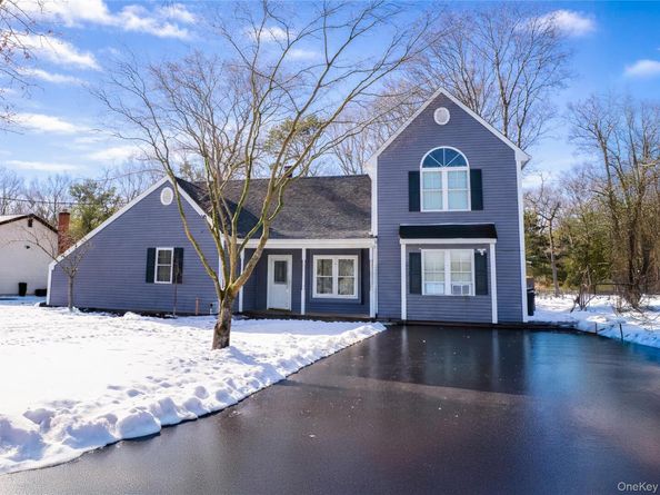 160 Pennsylvania Avenue, Medford NY 11763