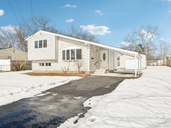 17 Laurie Road, Brentwood NY 11717