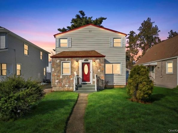 627 10th Avenue, New Hyde Park NY 11040