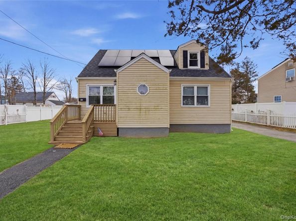 12 S Prospect Street, Copiague NY 11726
