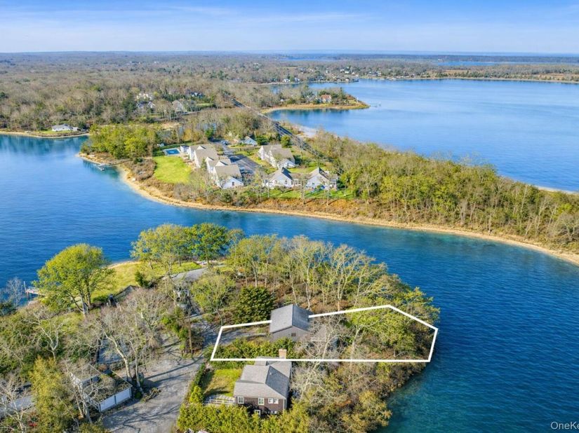 9 Helens Lane, Southampton NY 11968