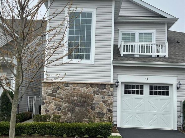 41 Greentree Court, Shirley NY 11967
