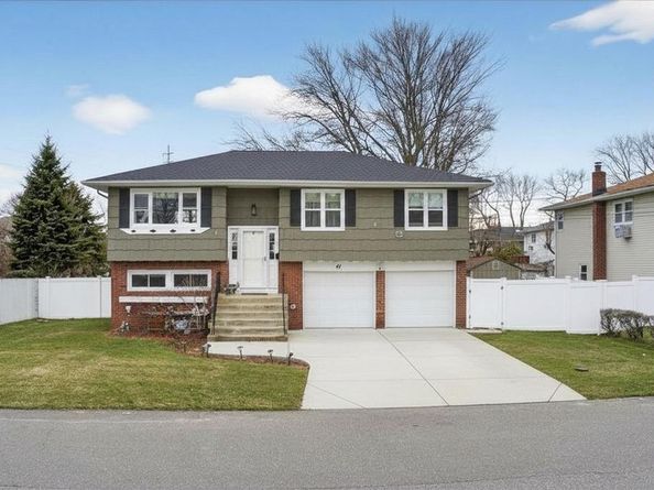 41 N Kings Avenue, Lindenhurst NY 11757