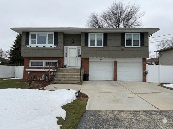 41 N Kings Avenue, Lindenhurst NY 11757