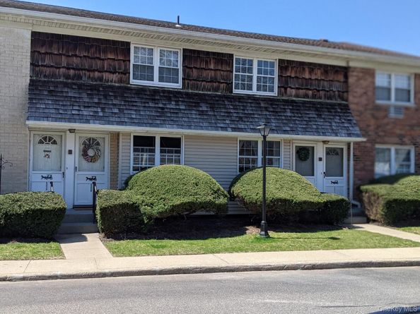 5219 Wilshire 5219, Oakdale NY 11769