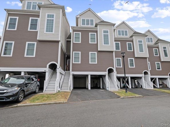 422 Marina Pointe Drive 422, East Rockaway NY 11518