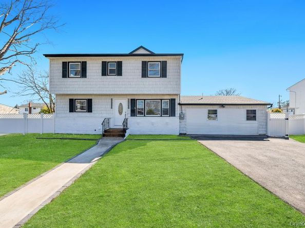 90 30th Street, Copiague NY 11726