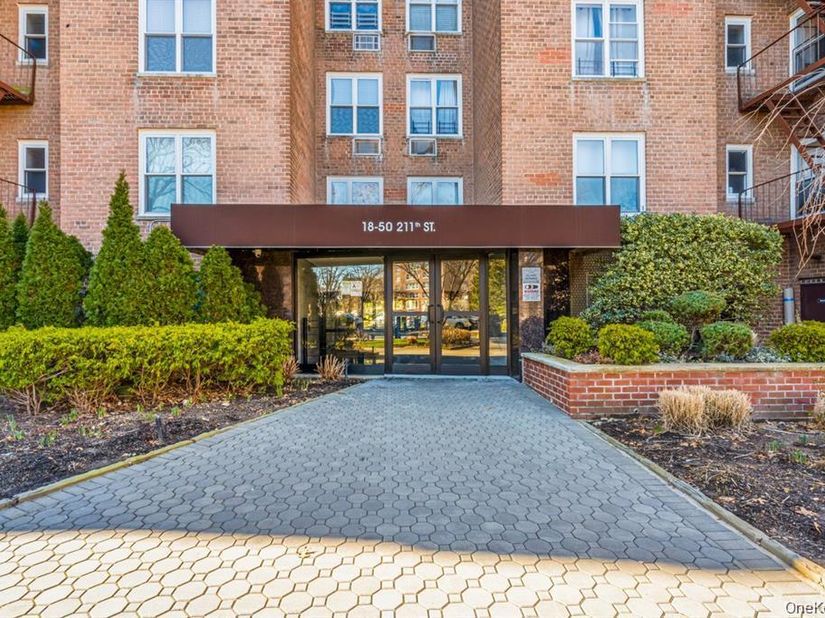 18-50 211th Street 1B, Bayside NY 11360