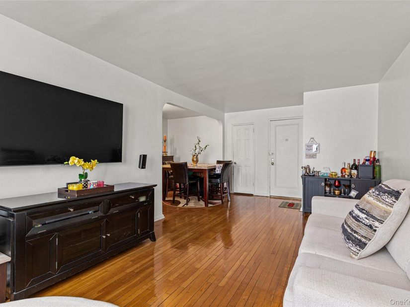 3239 Barker Avenue 2J, Bronx NY 10467