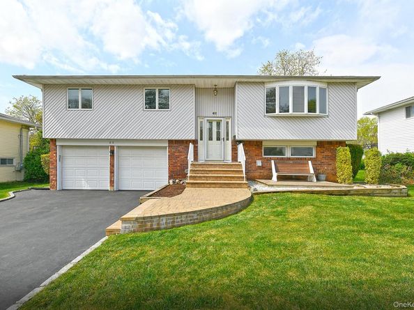 62 Beaumont Drive, Plainview NY 11803