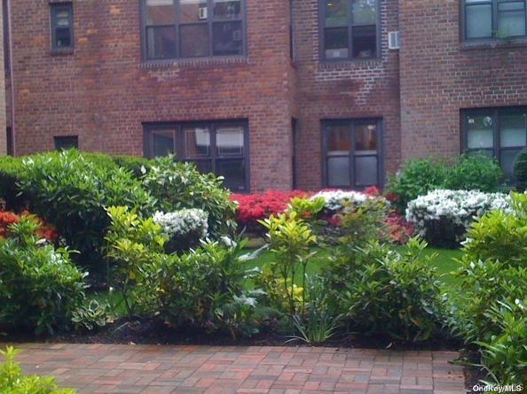 2 Town House Place 1J, Great Neck NY 11021