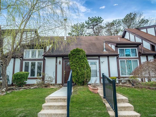 26 Amesworth Court, Middle Island NY 11953