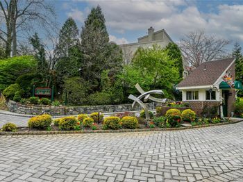 99 Waterside Close