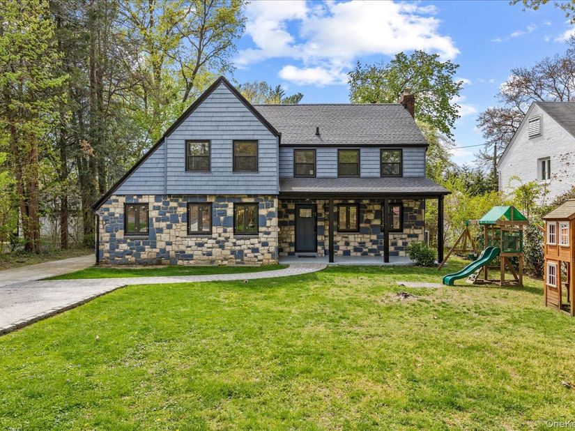 11 Brook Lane, Great Neck NY 11023