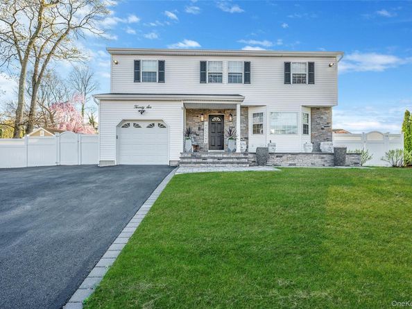 26 Emerald Street, Lake Ronkonkoma NY 11779