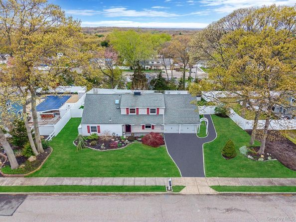 10 Lehigh Lane, Farmingville NY 11738