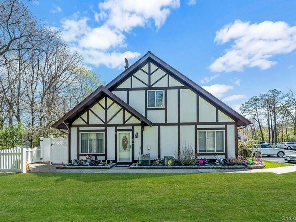71 Crystal Rock Court, Middle Island NY 11953