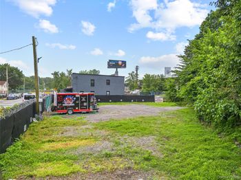 2211 De Reimer Avenue