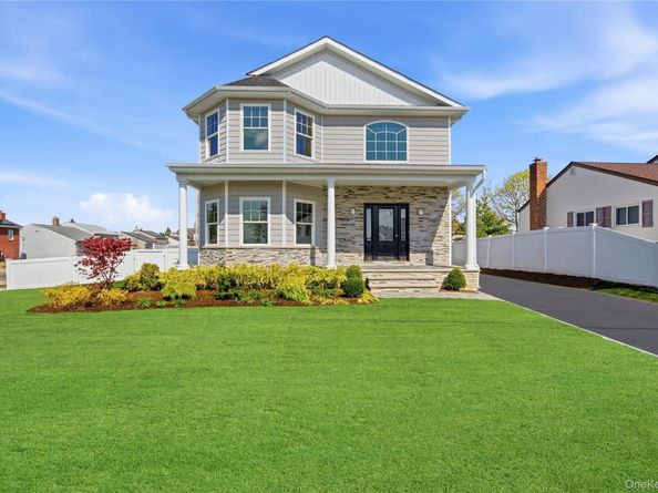 39 Jomarr Court, Massapequa NY 11758