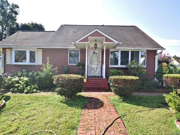 14 E Walnut Street, Central Islip NY 11722