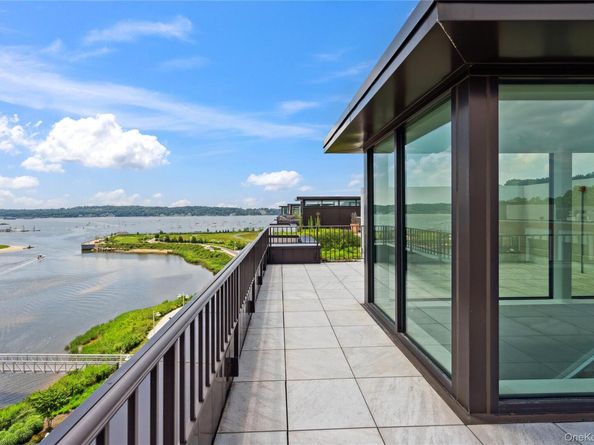 100 Garvies Point Road 1304, Glen Cove NY 11542