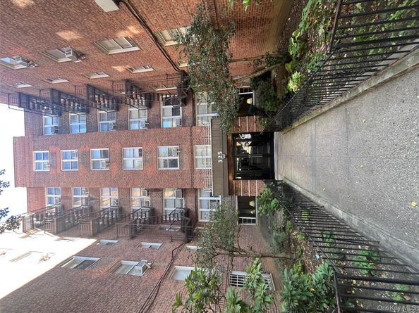 325 E 201 Street 4D, Bronx NY 10458