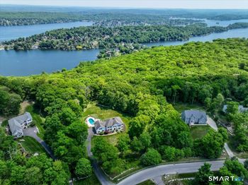 8 Rock Ridge Court