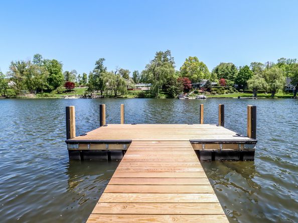 38 N Lake Shore Drive, Brookfield CT 06804