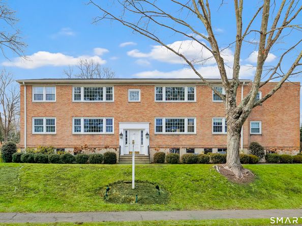 60 Heritage Hill Road APT A, New Canaan CT 06840