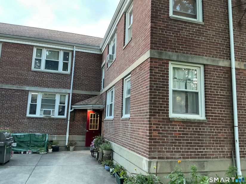 340 N Bishop, Bld 95 Avenue 28, Bridgeport CT 06610