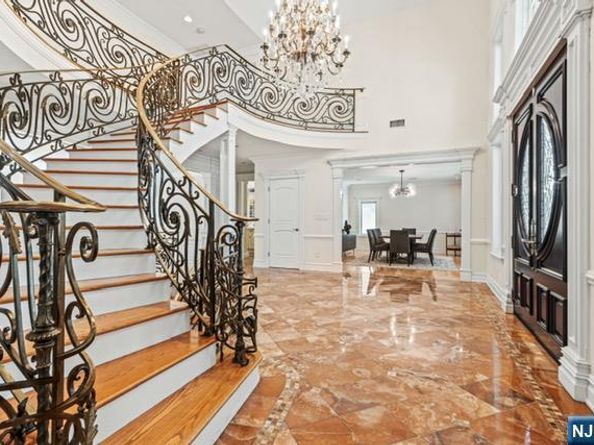 512 Winterburn Grove, Cliffside Park NJ 07010